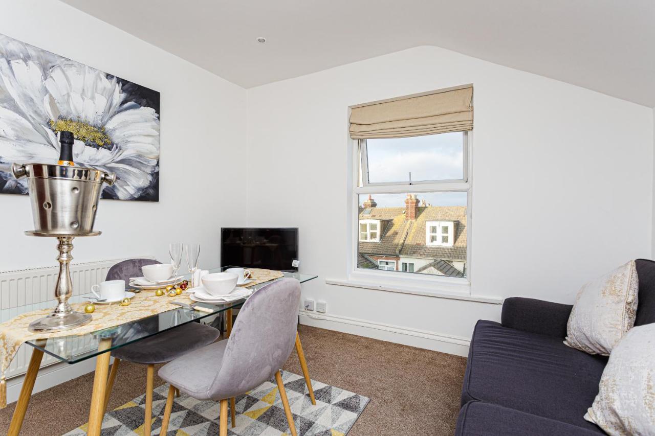 Luxury Granada Apartments - 1 & 2 Bed Flats W Free Parking Perfect For Contractors, Students Near The Beach Портцмаус Экстерьер фото